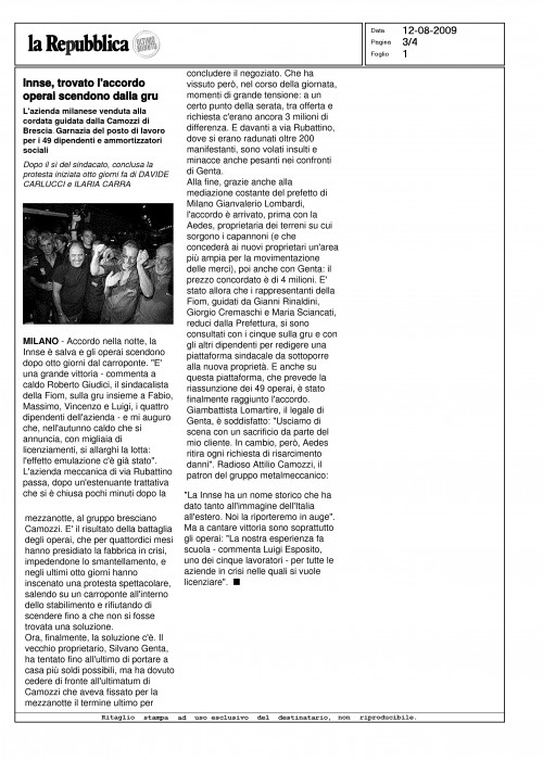 Operai scendono dalle grù